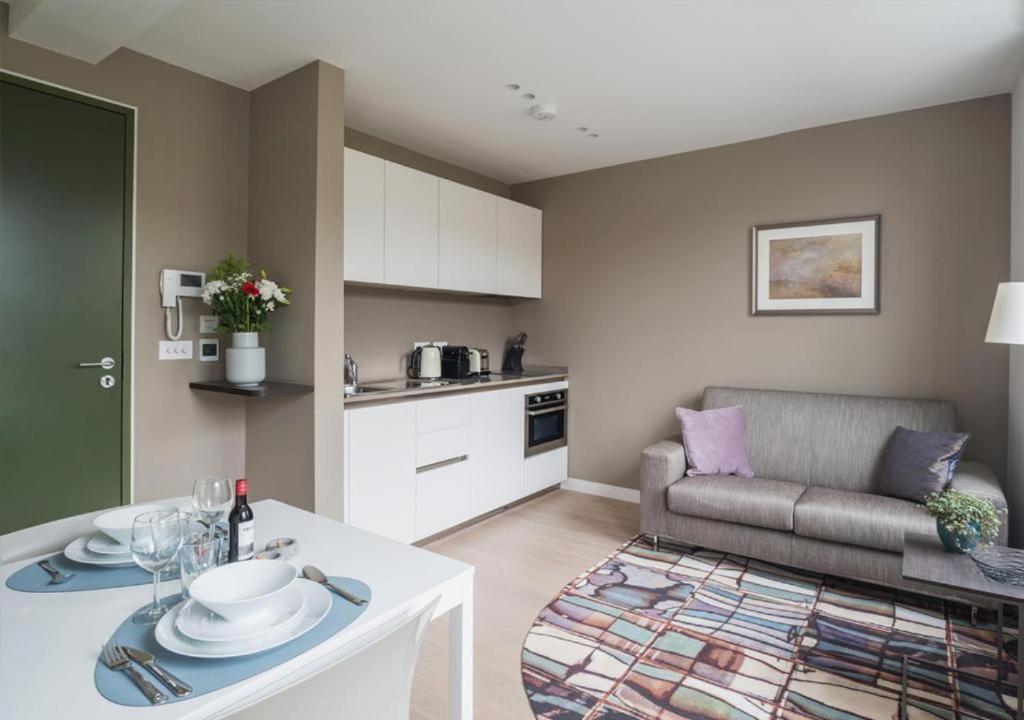 Wells Court By Aeria Apartments London Exterior photo